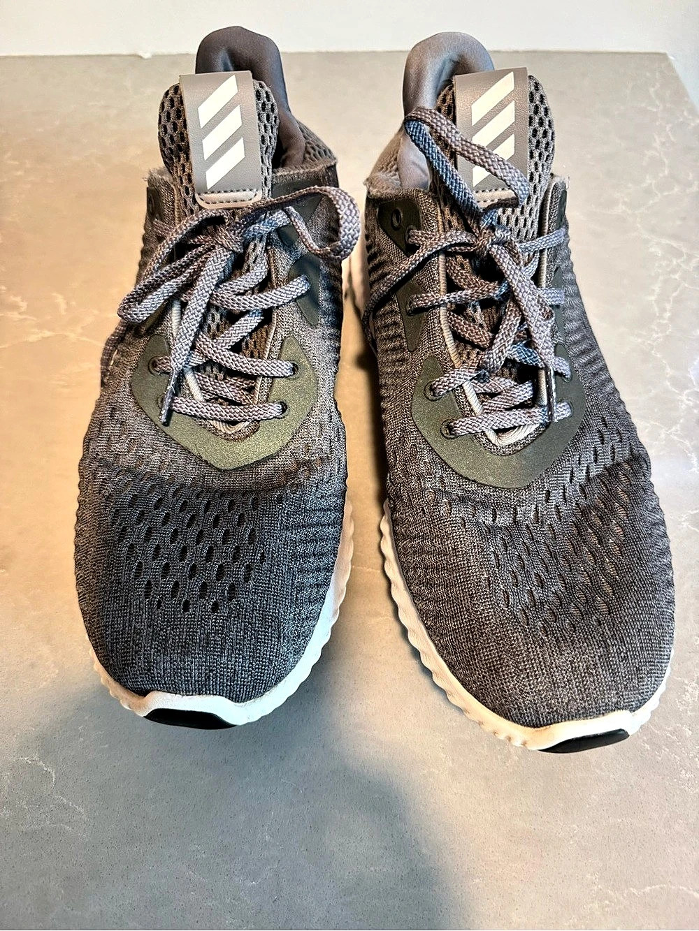 Adidas Men's Gray & White AlphaBounce Athletic Shoes US 10